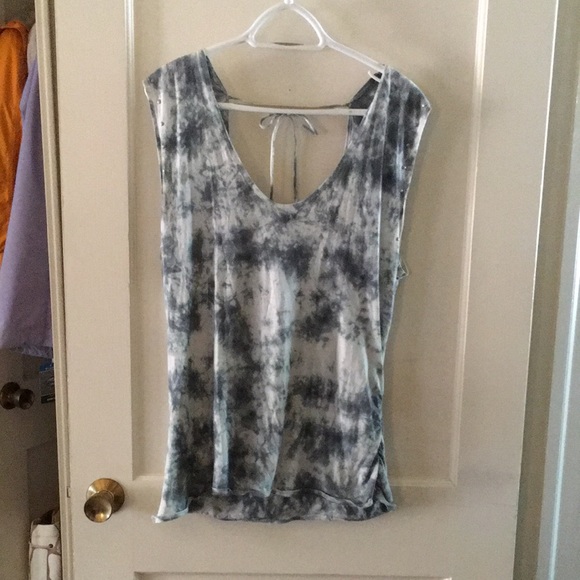Billabong tyedye top w/open tie back & tiny alum. stud trim around armholes. Lg. - Picture 5 of 9